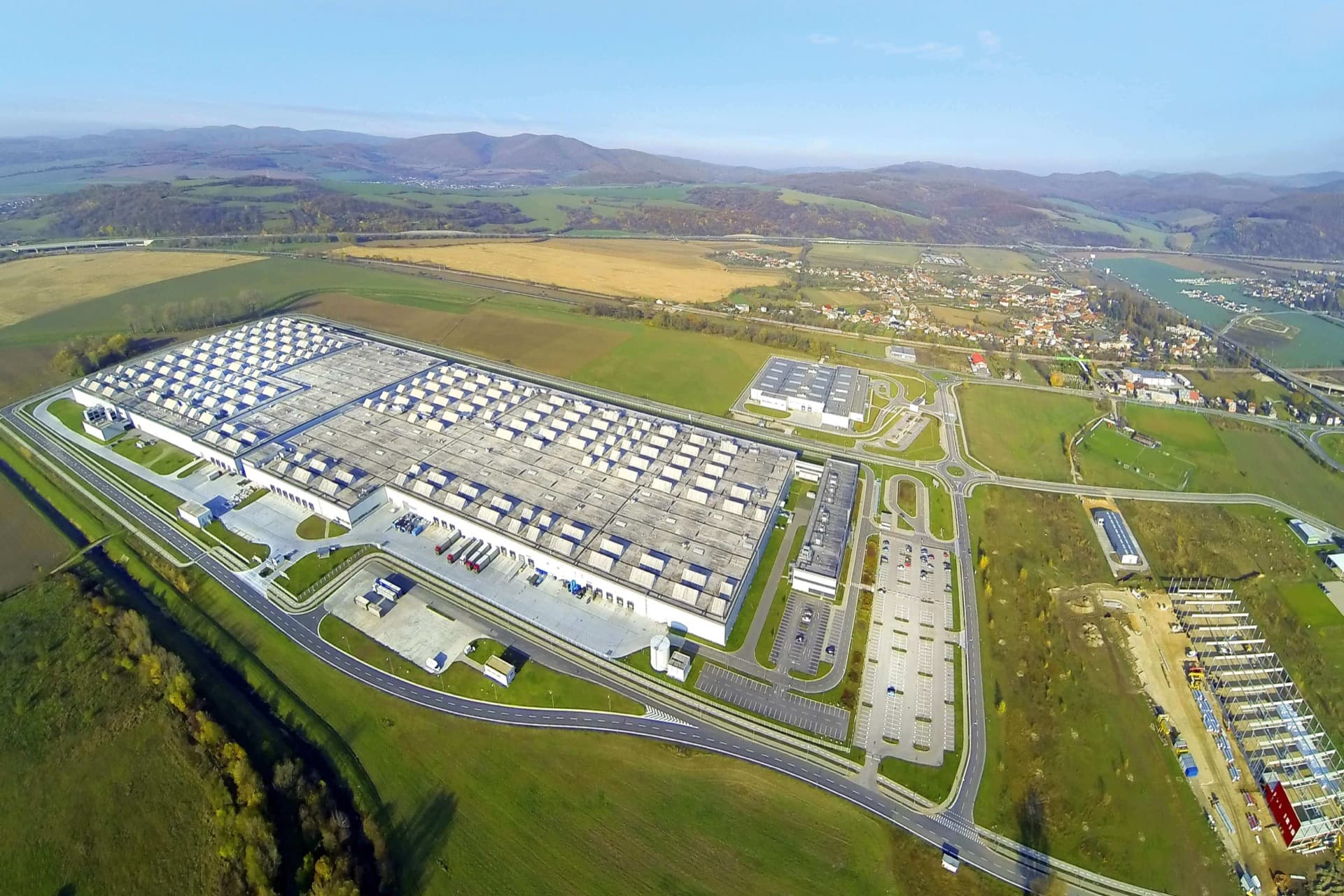 Prenájom moderných logistických a výrobných priestorov - Trenčín