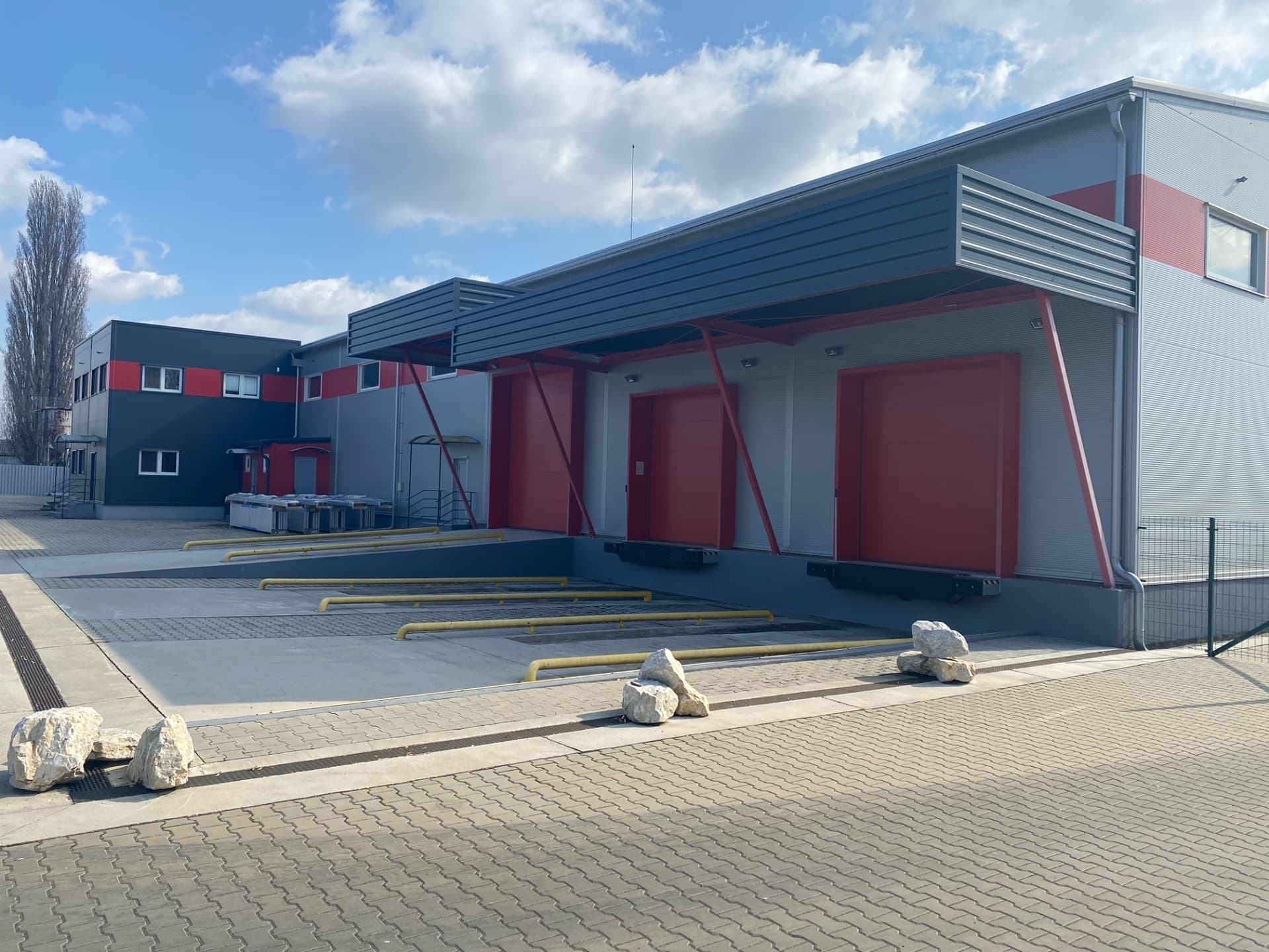 Prenájom modernej skladovej haly- Trstice