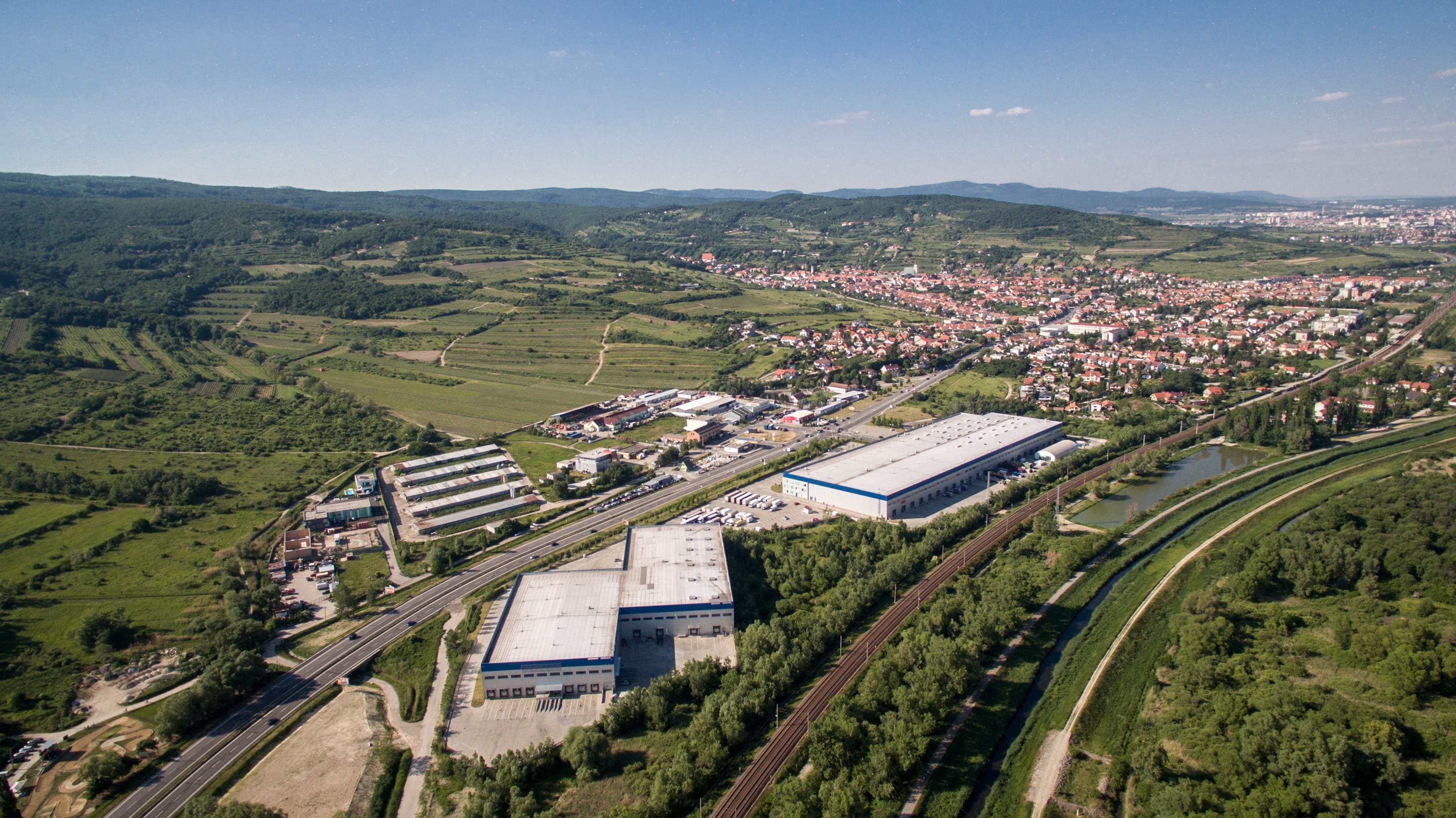 Prenájom modernej skladovej alebo výrobnej haly - Svätý Jur